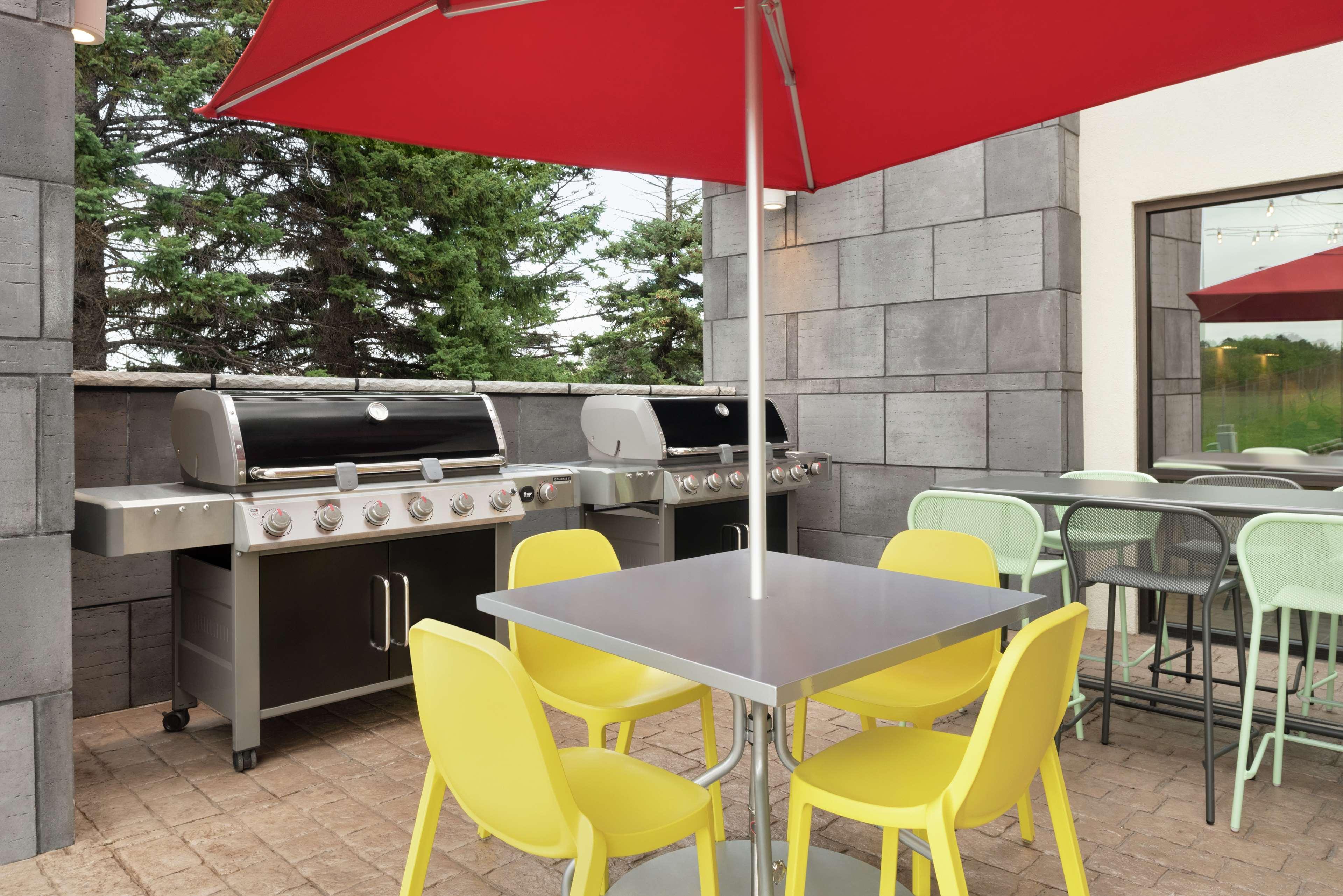 Home2 Suites By Hilton Bismarck Exterior photo